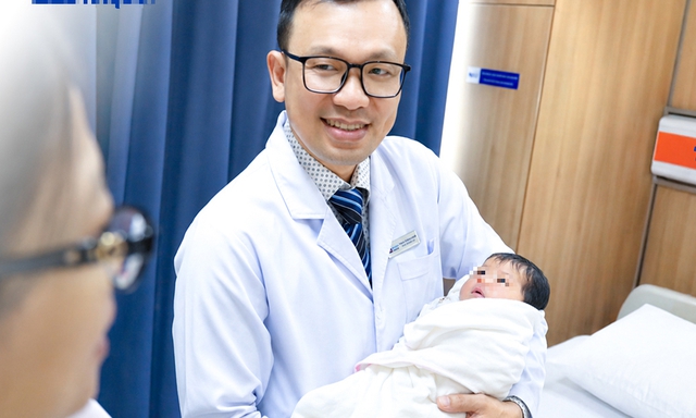 Người đ&agrave;n &ocirc;ng 40 tuổi tưởng v&ocirc; sinh vĩnh viễn, bất ngờ đ&oacute;n liền 2 con g&aacute;i nhờ l&agrave;m đ&uacute;ng điều n&agrave;y - Ảnh 1.