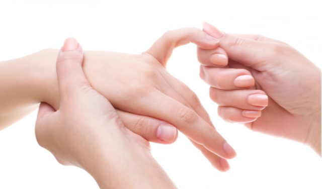 Tuyệt chi&ecirc;u biến 'tay th&ocirc;, ng&oacute;n ngắn' trở n&ecirc;n thon thả, mềm mại - Ảnh 3.