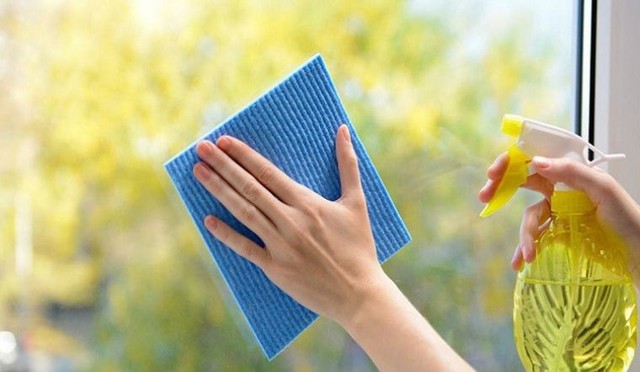 Kính nhà tắm đục mờ bỗng chốc sáng choang nhờ mẹo tẩy cặn nước siêu tốc này - Ảnh 5. Kính nhà tắm đục mờ bỗng chốc sáng choang nhờ mẹo tẩy cặn nước siêu tốc này - Ảnh 5.