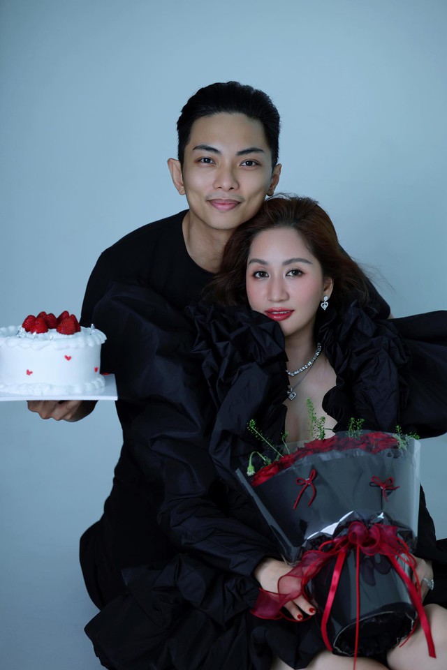 Phan Hiển nhắc Khánh Thi: 'Hồi đó trốn cha, trốn mẹ bay ra Hà Nội đi theo tiếng gọi trái tim' - Ảnh 2. Phan Hiển nhắc Khánh Thi: 'Hồi đó trốn cha, trốn mẹ bay ra Hà Nội đi theo tiếng gọi trái tim' - Ảnh 2.