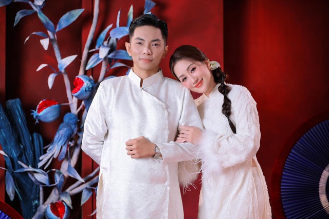 Phan Hiển nhắc Khánh Thi: 'Hồi đó trốn cha, trốn mẹ bay ra Hà Nội đi theo tiếng gọi trái tim' - Ảnh 4. Phan Hiển nhắc Khánh Thi: 'Hồi đó trốn cha, trốn mẹ bay ra Hà Nội đi theo tiếng gọi trái tim' - Ảnh 4.