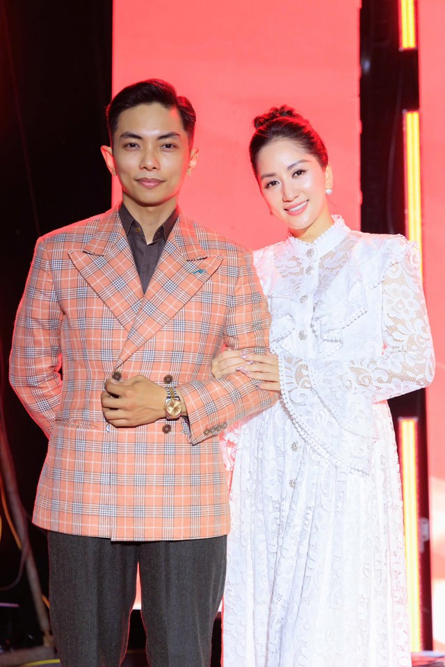 Phan Hiển nhắc Khánh Thi: 'Hồi đó trốn cha, trốn mẹ bay ra Hà Nội đi theo tiếng gọi trái tim' - Ảnh 5. Phan Hiển nhắc Khánh Thi: 'Hồi đó trốn cha, trốn mẹ bay ra Hà Nội đi theo tiếng gọi trái tim' - Ảnh 5.