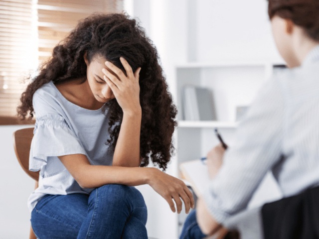 Sau tuổi 60, đ&agrave;n &ocirc;ng c&agrave;ng c&ocirc; đơn c&agrave;ng dễ vướng v&agrave;o 4 kiểu phụ nữ n&agrave;y - Ảnh 2.