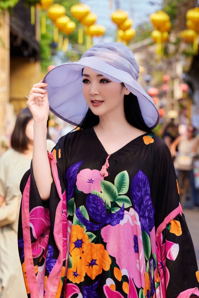 Gi&aacute;ng My tuổi u 60: Mẹ đơn th&acirc;n gi&agrave;u c&oacute; g&acirc;y ch&uacute; &yacute; với d&ograve;ng trạng th&aacute;i đặc biệt - Ảnh 8.