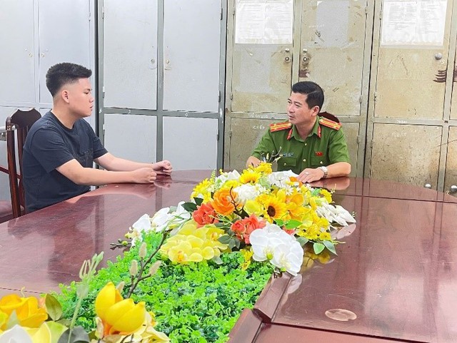 Hà Nội: Tạm giữ hình sự nam thanh niên chặn đường, hành hung dã man hai cô gái đi xe máy ở Xuân Đỉnh - Ảnh 3. Hà Nội: Tạm giữ hình sự nam thanh niên chặn đường, hành hung dã man hai cô gái đi xe máy ở Xuân Đỉnh - Ảnh 3.