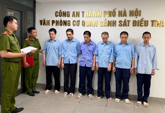 Gi&aacute; phải trả cho nh&oacute;m đối tượng người nước ngo&agrave;i bu&ocirc;n lậu 300kg v&agrave;ng trị gi&aacute; 1.200 tỷ đồng về Việt Nam - Ảnh 1.