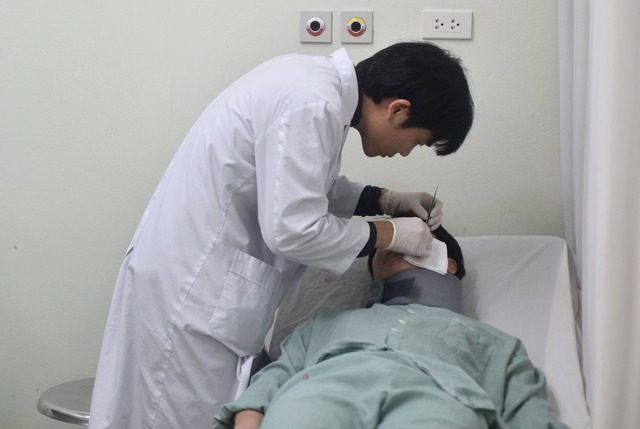 Tiêm filler ở tai 3 năm trước, cô gái trẻ gặp biến chứng viêm nhiễm nguy hiểm - Ảnh 1. Tiêm filler ở tai 3 năm trước, cô gái trẻ gặp biến chứng viêm nhiễm nguy hiểm - Ảnh 1.