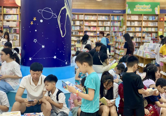 Khu vui chơi giải tr&iacute;, rạp chiếu phim tất bật đ&oacute;n kh&aacute;ch những ng&agrave;y đầu th&aacute;ng 5/2026 - Ảnh 1.