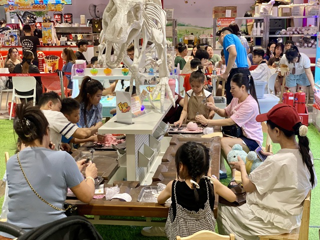 Khu vui chơi giải tr&iacute;, rạp chiếu phim tất bật đ&oacute;n kh&aacute;ch những ng&agrave;y đầu th&aacute;ng 5/2026 - Ảnh 12.