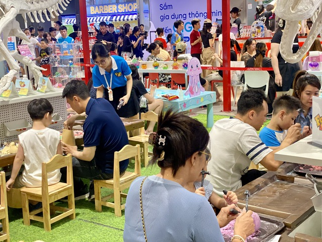 Khu vui chơi giải tr&iacute;, rạp chiếu phim tất bật đ&oacute;n kh&aacute;ch những ng&agrave;y đầu th&aacute;ng 5/2026 - Ảnh 11.