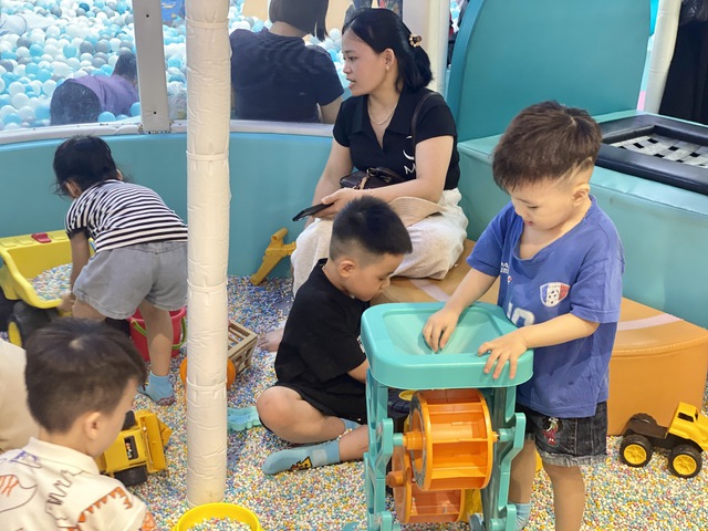 Khu vui chơi giải tr&iacute;, rạp chiếu phim tất bật đ&oacute;n kh&aacute;ch những ng&agrave;y đầu th&aacute;ng 5/2026 - Ảnh 8.