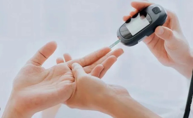 Nam sinh 14 tuổi nguy kịch v&igrave; bệnh tiểu đường, đường huyết tăng vọt do 1 sai lầm nhiều người Việt mắc phải - Ảnh 2.