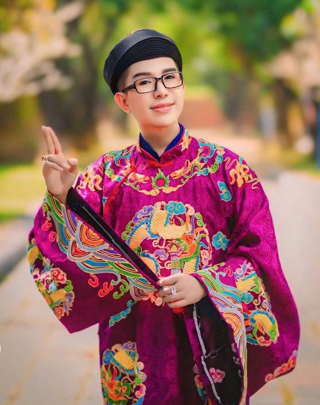Long Nhật trước khi bị bắt vì liên quan đến ma túy là ca sĩ bolero nổi tiếng ra sao? - Ảnh 4. Long Nhật trước khi bị bắt vì liên quan đến ma túy là ca sĩ bolero nổi tiếng ra sao? - Ảnh 4.