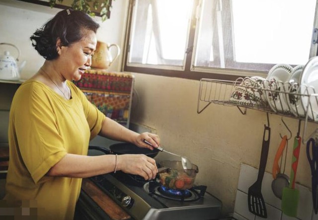 Lương hưu chỉ 5 triệu đồng/th&aacute;ng, cụ b&agrave; vẫn sống vi&ecirc;n m&atilde;n nhờ 3 điều đơn giản - Ảnh 1.