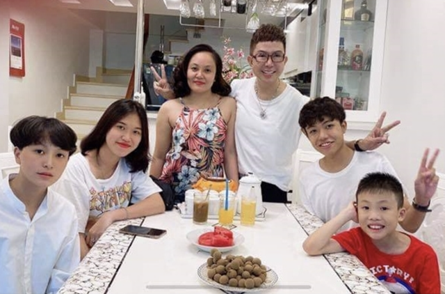 Long Nhật và Kim Ngân: Chuyện tình 27 năm đầy sóng gió và cảm động - Ảnh 6. Long Nhật và Kim Ngân: Chuyện tình 27 năm đầy sóng gió và cảm động - Ảnh 6.