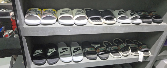 Ph&aacute;t hiện cửa h&agrave;ng b&aacute;n hơn 1.400 sản phẩm gi&agrave;y d&eacute;p giả nh&atilde;n hiệu &ldquo;Nike&rdquo;, &ldquo;Adidas&rdquo;, "New Balance" v&agrave; "Onitsuka Tiger" - Ảnh 2.