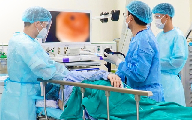 Người phụ nữ 48 tuổi ph&aacute;t hiện ung thư dạ d&agrave;y đ&atilde; di căn buồng trứng từ dấu hiệu nhiều người Việt bỏ qua - Ảnh 1.