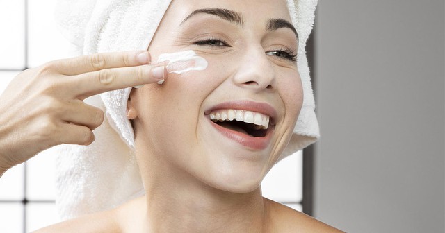 Quy tắc "vàng" khi chọn kem dưỡng ẩm để da ngậm nước, mọng mượt - Ảnh 4. Quy tắc "vàng" khi chọn kem dưỡng ẩm để da ngậm nước, mọng mượt - Ảnh 4.