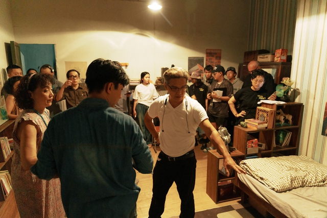 NSND L&ecirc; Khanh n&oacute;i g&igrave; khi đ&oacute;ng phim do một b&aacute;c sĩ l&agrave;m đạo diễn? - Ảnh 4.