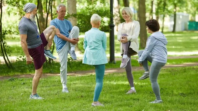 Sau tuổi 60, người sống thọ thường vẫn giữ được điều n&agrave;y ở đ&ocirc;i ch&acirc;n - Ảnh 4.
