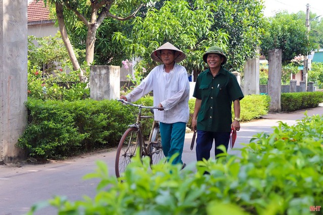 Tin vui cho trưởng thôn, tổ trưởng tổ dân phố sau sáp nhập, sắp được tăng mức hưởng phụ cấp theo quy định mới - Ảnh 1. Tin vui cho trưởng thôn, tổ trưởng tổ dân phố sau sáp nhập, sắp được tăng mức hưởng phụ cấp theo quy định mới - Ảnh 1.