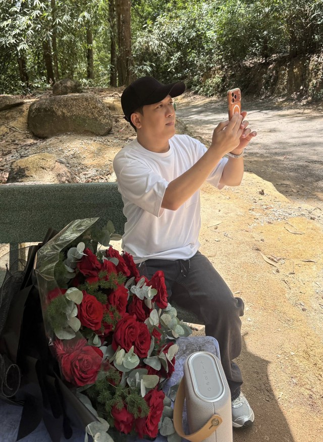 Tin sao ngày 21/5: Khổng Tú Quỳnh nhan sắc thăng hạng, Trường Giang lãng mạn với Nhã Phương, Lý Hải dập tắt tin đồn - Ảnh 7. Tin sao ngày 21/5: Khổng Tú Quỳnh nhan sắc thăng hạng, Trường Giang lãng mạn với Nhã Phương, Lý Hải dập tắt tin đồn - Ảnh 7.