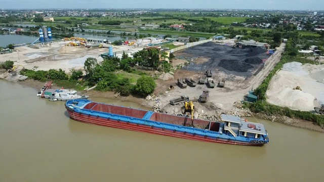 Hưng Yên: Chính quyền xã Minh Thọ phản hồi xe tải gây bụi mù khu dân cư - Ảnh 2. Hưng Yên: Chính quyền xã Minh Thọ phản hồi xe tải gây bụi mù khu dân cư - Ảnh 2.