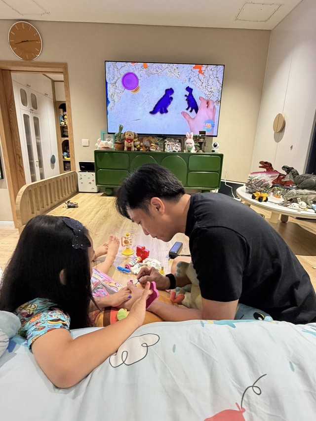 Cường Đ&ocirc; la t&igrave;nh tứ b&ecirc;n Đ&agrave;m Thu Trang, ở nh&agrave; phụ vợ chăm con rất kh&eacute;o - Ảnh 5.
