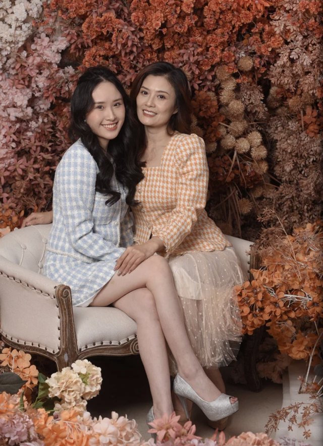 Nữ NSƯT Hoa thúy và mối quan hệ văn minh với vợ cũ Tùng Dương - Ảnh 3. Nữ NSƯT Hoa thúy và mối quan hệ văn minh với vợ cũ Tùng Dương - Ảnh 3.