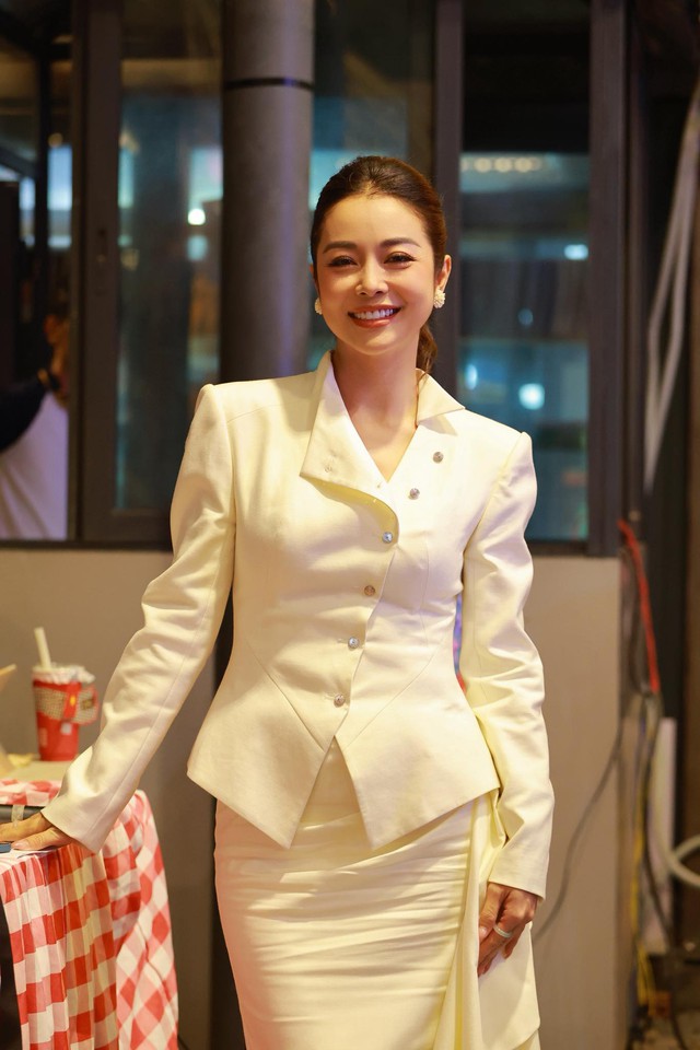 Cuộc sống viên mãn tuổi 40 của Hoa hậu Jennifer Phạm - Ảnh 1. Cuộc sống viên mãn tuổi 40 của Hoa hậu Jennifer Phạm - Ảnh 1.