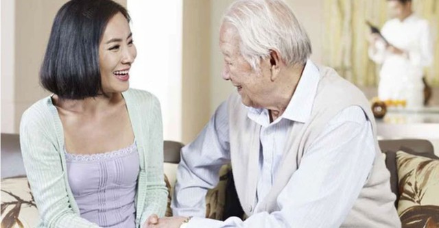 Sống c&ugrave;ng con g&aacute;i 1 năm t&ocirc;i mới hiểu: Tuổi gi&agrave; muốn hạnh ph&uacute;c phải biết 'bu&ocirc;ng' 3 điều - Ảnh 1.