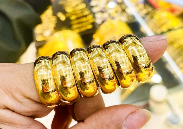 Gi&aacute; v&agrave;ng h&ocirc;m nay 24/5: V&agrave;ng SJC, v&agrave;ng nhẫn Bảo T&iacute;n Minh Ch&acirc;u, Bảo T&iacute;n Mạnh Hải, Doji, Ph&uacute; Qu&yacute; ra sao? - Ảnh 1.