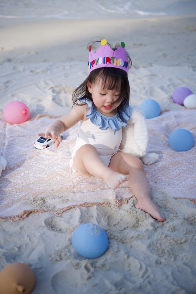 Phương Oanh diện bikini thoải m&aacute;i chia sẻ khoảnh khắc rạng rỡ b&ecirc;n 2 con - Ảnh 2.
