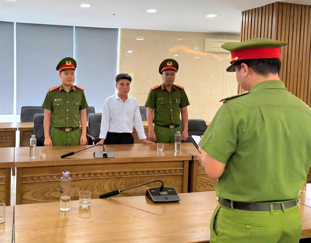 Khởi tố một giám đốc sản xuất gần 11.000 hũ yến sào giả - Ảnh 1. Khởi tố một giám đốc sản xuất gần 11.000 hũ yến sào giả - Ảnh 1.