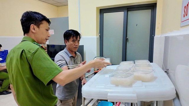 Khởi tố một giám đốc sản xuất gần 11.000 hũ yến sào giả - Ảnh 2. Khởi tố một giám đốc sản xuất gần 11.000 hũ yến sào giả - Ảnh 2.