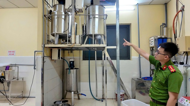 Khởi tố một giám đốc sản xuất gần 11.000 hũ yến sào giả - Ảnh 3. Khởi tố một giám đốc sản xuất gần 11.000 hũ yến sào giả - Ảnh 3.