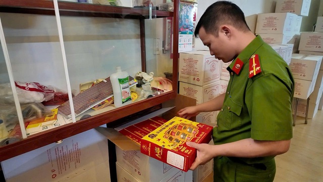 Khởi tố một giám đốc sản xuất gần 11.000 hũ yến sào giả - Ảnh 5. Khởi tố một giám đốc sản xuất gần 11.000 hũ yến sào giả - Ảnh 5.