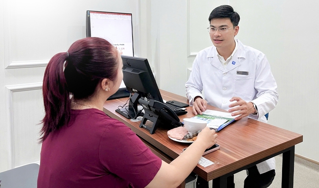 Nguy&ecirc;n nh&acirc;n bất ngờ khiến 29 tuổi tăng c&acirc;n gần 25kg từ nước &eacute;p tr&aacute;i c&acirc;y - Ảnh 1.