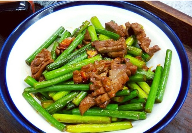Ngồng tỏi - rau trường thọ ngon v&agrave; bổ dưỡng cho bữa ăn gia đ&igrave;nh - Ảnh 6.
