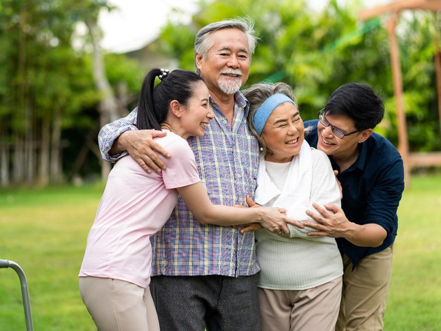 Về già mới hiểu: Cả đời bon chen, cuối cùng điều quý nhất lại là 4 người này - Ảnh 1. Về già mới hiểu: Cả đời bon chen, cuối cùng điều quý nhất lại là 4 người này - Ảnh 1.