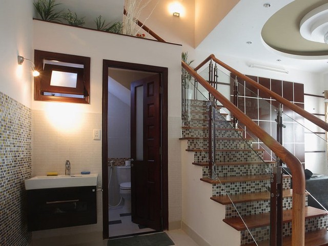 Sắp xếp nh&agrave; vệ sinh hợp phong thủy: Đừng để "tiền t&agrave;i" tr&ocirc;i theo nguồn nước - Ảnh 2.