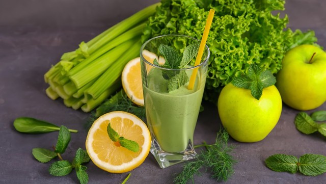 Trời nắng n&oacute;ng cực đỉnh: Ra đường nhớ mang theo loại nước n&agrave;y để tr&aacute;nh sốc nhiệt - Ảnh 4.