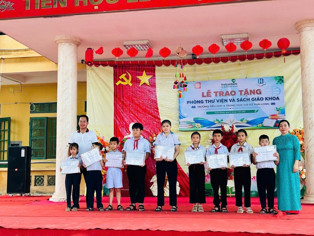 Ams' Little Helpers: G&oacute;i trọn y&ecirc;u thương, ươm mầm tri thức từ những tr&aacute;i tim tuổi học tr&ograve; - Ảnh 5.