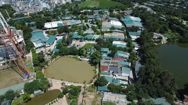 H&agrave; Nội: B&aacute;o động hiểm họa hỏa hoạn từ những nh&agrave; xưởng tạm bợ ở Đại Mỗ - Ảnh 1.