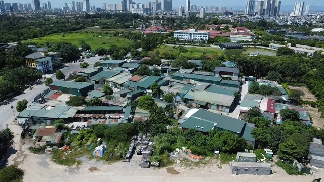 H&agrave; Nội: B&aacute;o động hiểm họa hỏa hoạn từ những nh&agrave; xưởng tạm bợ ở Đại Mỗ - Ảnh 9.