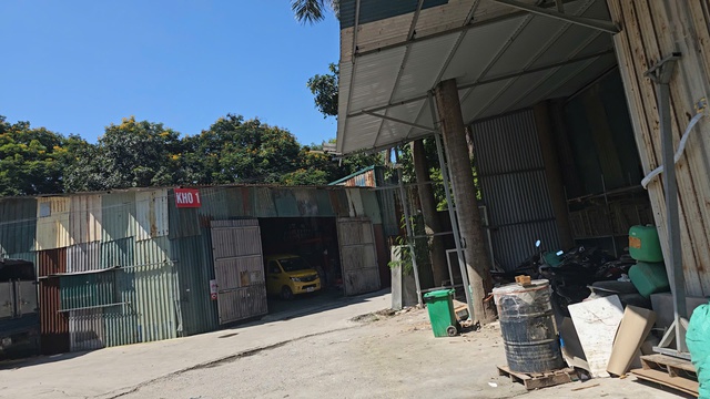 H&agrave; Nội: B&aacute;o động hiểm họa hỏa hoạn từ những nh&agrave; xưởng tạm bợ ở Đại Mỗ - Ảnh 10.