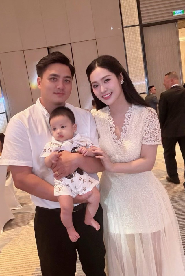 Nông Thúy Hằng và chồng Phó Giám đốc chào đón con trai đầu lòng hạnh phúc - Ảnh 1. Nông Thúy Hằng và chồng Phó Giám đốc chào đón con trai đầu lòng hạnh phúc - Ảnh 1.