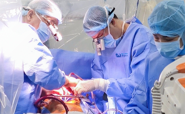 Người đàn ông đứt dây chằng van tim hiếm gặp sau khi chơi bóng đá - Ảnh 1. Người đàn ông đứt dây chằng van tim hiếm gặp sau khi chơi bóng đá - Ảnh 1.