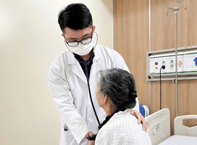 Người phụ nữ phát hiện ung thư vú từ dấu hiệu ít ai ngờ tới - Ảnh 1. Người phụ nữ phát hiện ung thư vú từ dấu hiệu ít ai ngờ tới - Ảnh 1.
