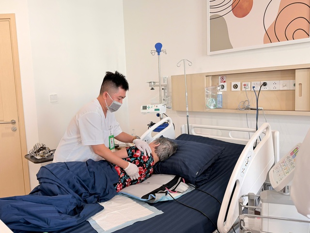 Chấn thương sọ não giữa kỳ nghỉ ở Phú Quốc: 2 giờ hội chẩn giữ bệnh nhân vượt qua giai đoạn nguy hiểm - Ảnh 1. Chấn thương sọ não giữa kỳ nghỉ ở Phú Quốc: 2 giờ hội chẩn giữ bệnh nhân vượt qua giai đoạn nguy hiểm - Ảnh 1.